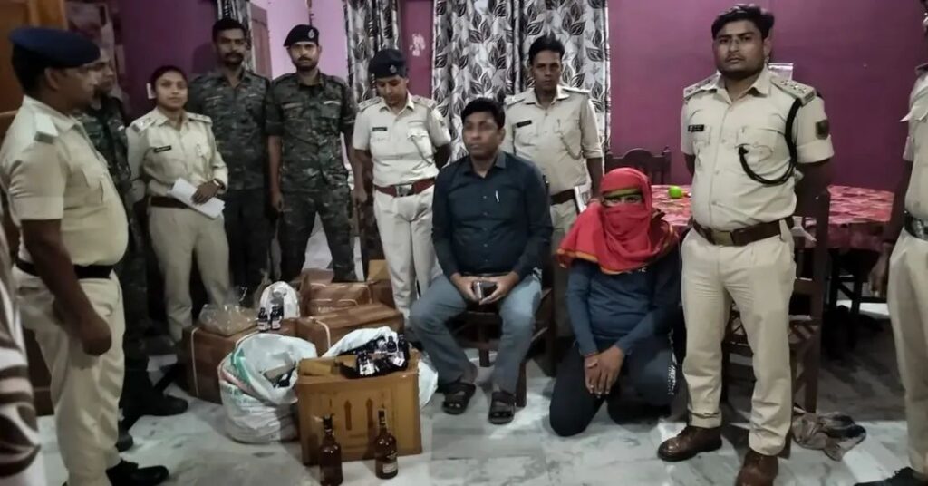 पूर्णिया में मद्यनिषेध विभाग का बड़ा एक्शन: 100 लीटर कोडीन कफ सिरप और विदेशी शराब के साथ 3 तस्कर गिरफ्तार, दो कमरे सील